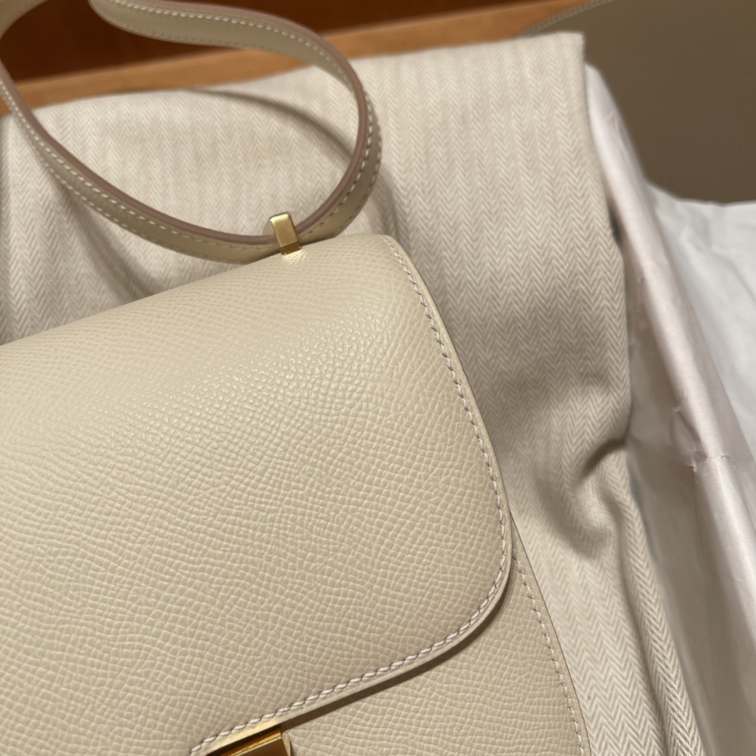 에르메스 콘스탄스18 나타 화이트 금장 앱송